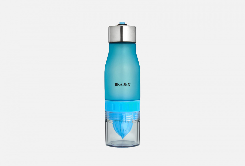Бутылка для воды с соковыжималкой 0,6 л, голубая BRADEX COSMETICS - фото 1