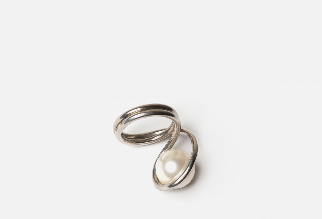 Кольцо серебряное с жемчугом Swarovski MURASHKA Loop