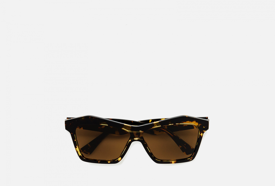 Солнцезащитные очки Bottega Veneta в массивной оправе